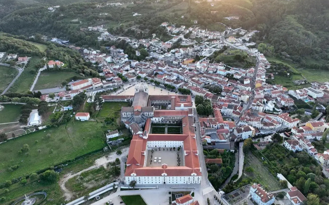 Отель Montebelo Mosteiro de Alcobaca Historic Hotel