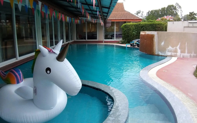 Capital O916 Chill Chill D Pool Villa