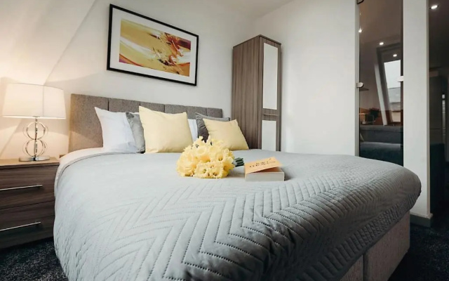 Halifax House, Studio Apartment 215