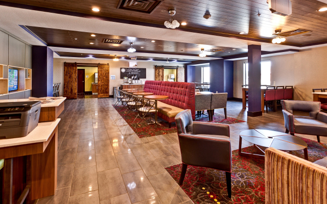 Holiday Inn Express Hutchinson by IHG