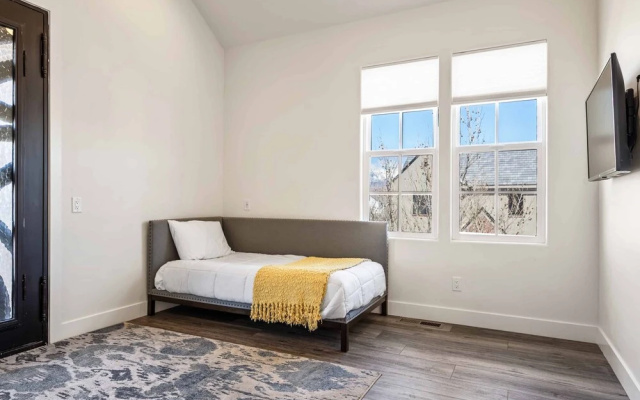 The Ann Marie #f1 6 Bedroom Townhouse