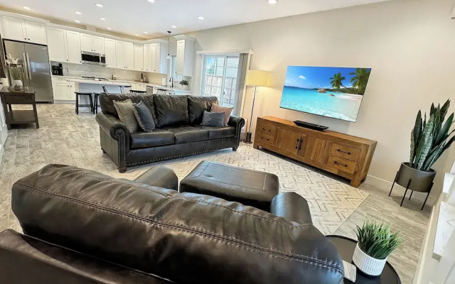 Colony Suites