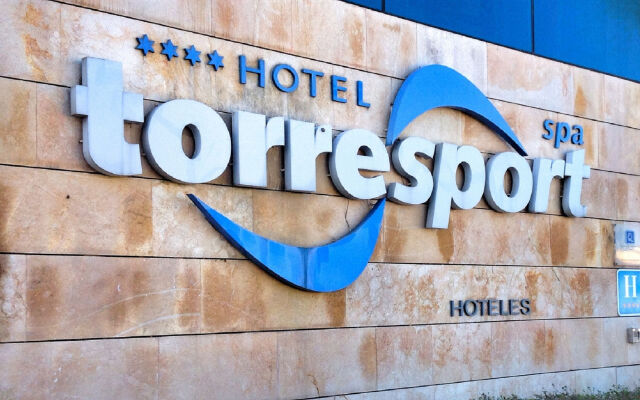 Отель Torresport Испания, Торрелавега - отзывы, цены и фото номеров - забронировать отель Torresport онлайн вид на фасад