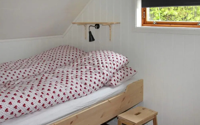 10 Person Holiday Home in Lyngseidet