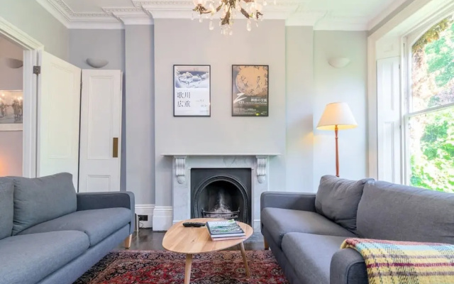 Tremendous House For 10 Guests With Large Garden