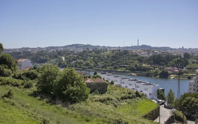 Liiiving - Luxury River View Apartment III