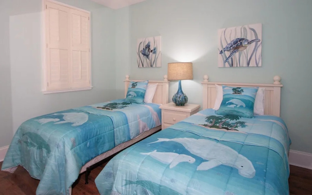 Beach Condo Overlooking the Bay - Unit Crb0806