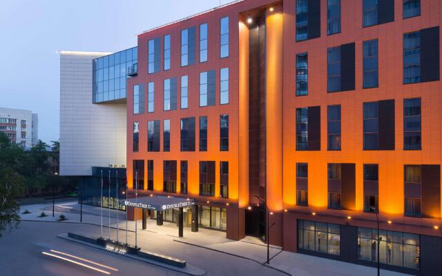 Гостиница DoubleTree by Hilton Novosibirsk вид на фасад