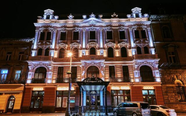 Grand Hotel Lviv Luxury & SPA вид на фасад