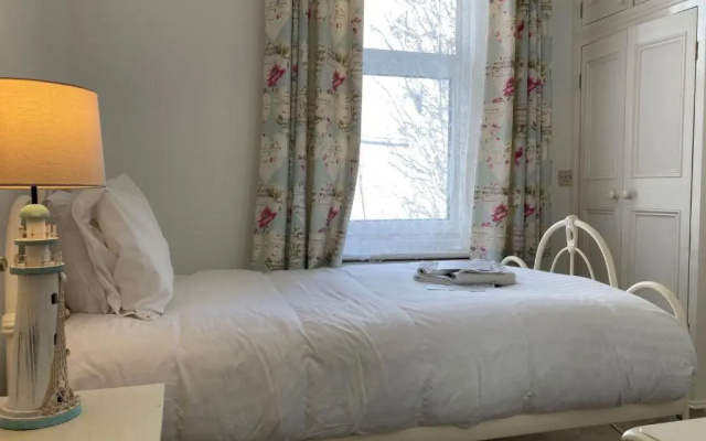 Flat 2, 1 Alexandra Gardens - Pet friendly