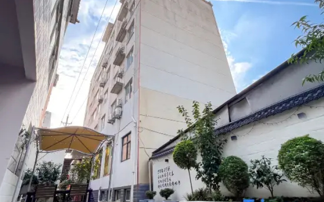 Nanyang Yanghong Hotel