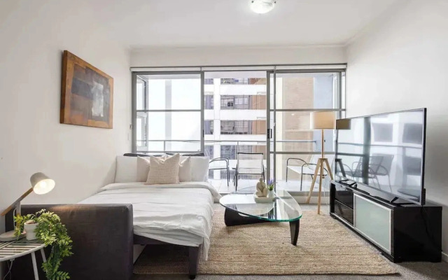 Cozy 2BR Apartment Steps From Darling Harbour