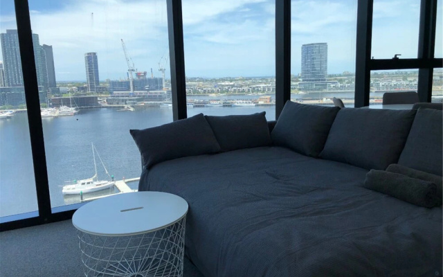 HFN Riverside Docklands Apartment