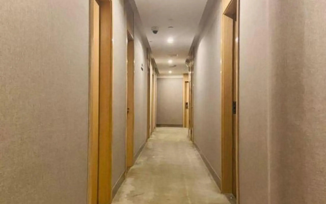 Foster Hotel (Shanghai Baoshan Road Subway Station)