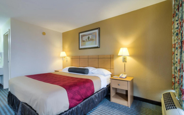 Econo Lodge Shorewood