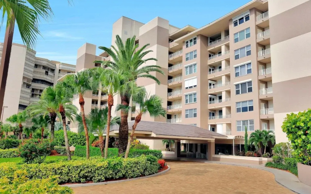 Beachfront Condo With Huge Views/pools/tennis/grills