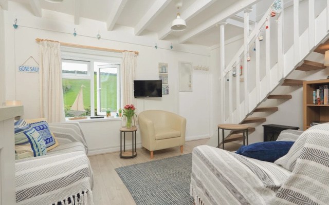 4 Thornlea Mews