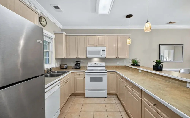 Magnolia Pointe Luster Leaf 4809-102