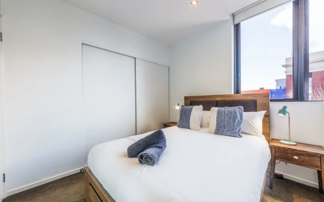 Stylish 2 bed 2 bath parking wifi pool