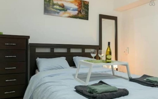 NHE Perfectly Located Apartment TLV Израиль, Тель-Авив - отзывы, цены и фото номеров - забронировать отель NHE Perfectly Located Apartment TLV онлайн комната для гостей