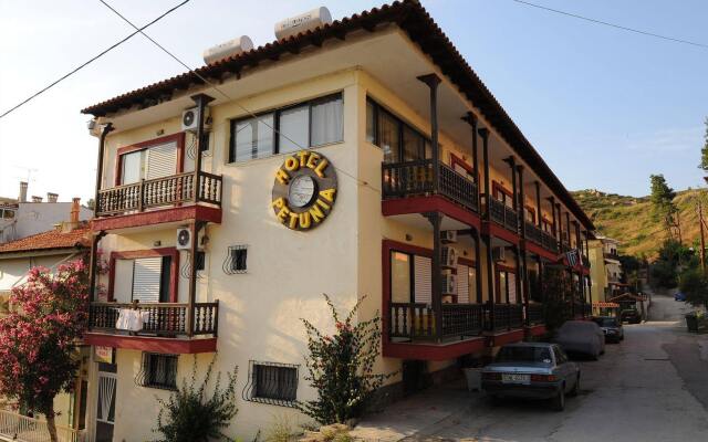 Hotel Petunia вид на фасад