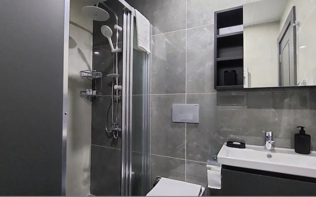 Professionally Maintained Spacious New Suites 4