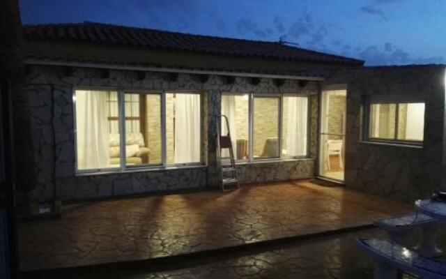 Отель Villa Rosal вид на фасад