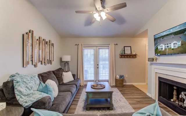Full Condo w/ Pool & Gym, Sleeps 4