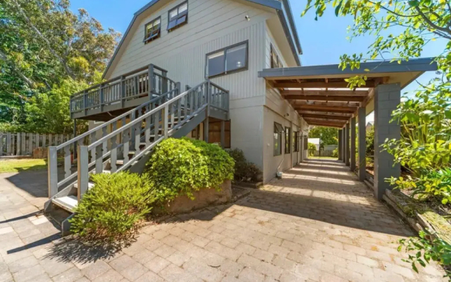 Wharewaka Lodge