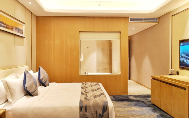 Ramada Plaza Dongxing City Center