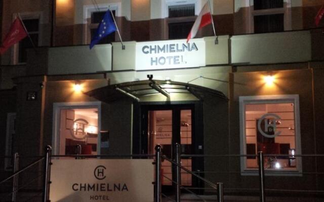 Отель CHMIELNA Варшава вид на фасад
