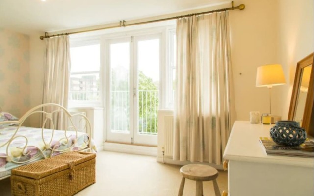 Апартаменты Newly Renovated Hove Apartment комната для гостей