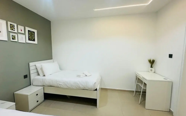 Zapbed House-MAY 105
