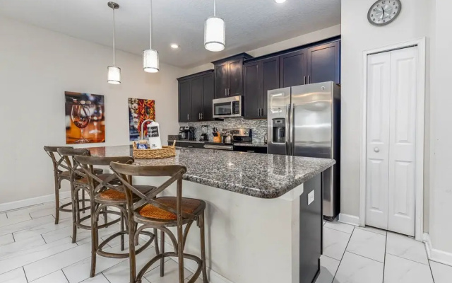 Tvpm-4885rc/sl 4 Bedroom Townhouse by RedAwning