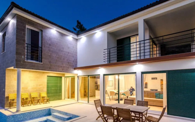 Luxury Villa White Velvet with Pool