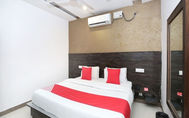 OYO 13431 Hotel Royal Blue