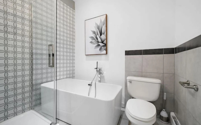Old Montreal 4BR 2 Floors Loft Hotel