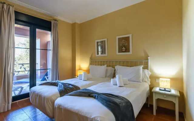 Family Apartment in Golfside Setting