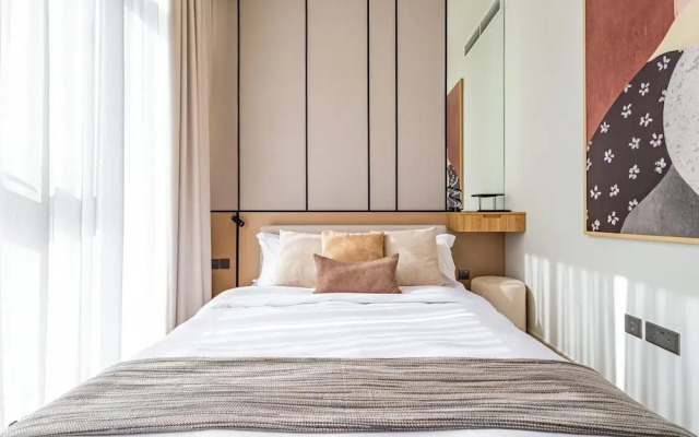 Superhost Modern 1BR in Azizi Riviera