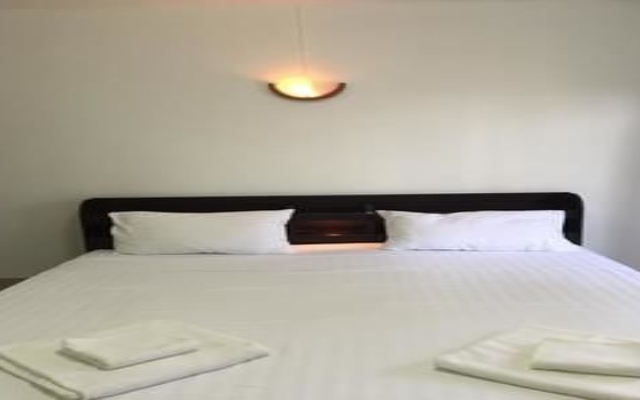 Отель Rosie's Bar And Guesthouse Паттайя комната для гостей