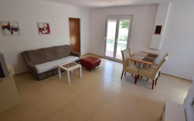 Spacious Apartment With Terrace, Near the Beach