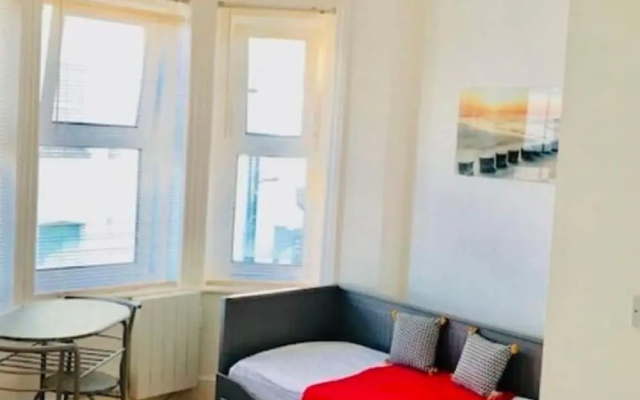 Simplistic Apartment in Bournemouth Near the Sea