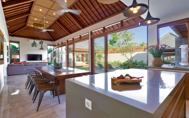 Imagine Your Family Renting a Luxury Holiday Villa Close to Seminyaks Main Attractions, Villa Bali 2043