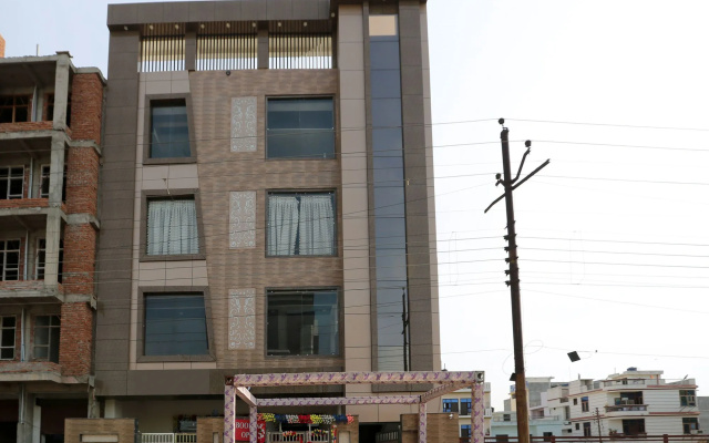 Royal Crown By OYO Rooms