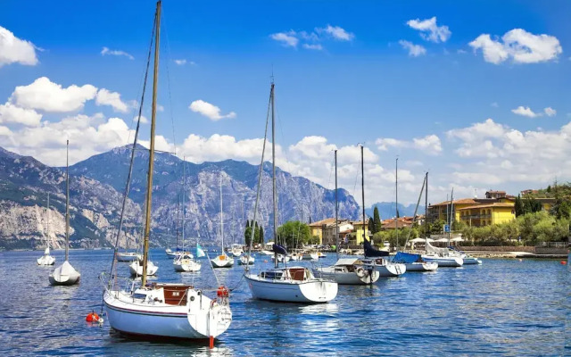Rivoltella Apt With Pool 600m From Lake