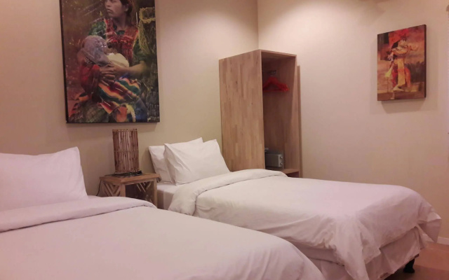 Scallywags Mango Motel