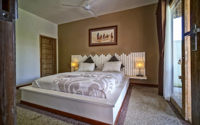 Tiki Lodge Selong Belanak