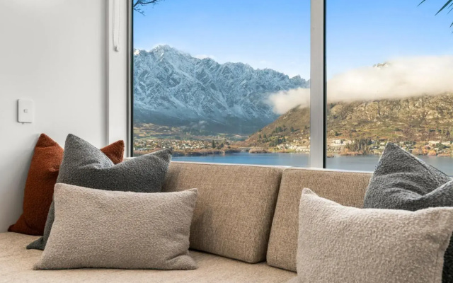 A Stunning Stay - Queenstown Holiday Home