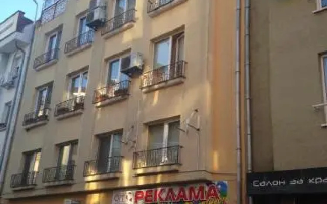 Kiril i Metodii Square Apartment