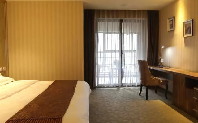 Beiluming Hotel (Chengdu South Railway Station)